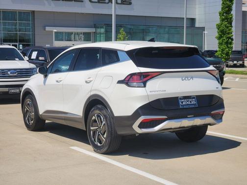 White 2023 Kia Sportage Hybrid LX
