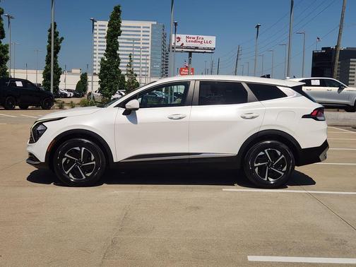 White 2023 Kia Sportage Hybrid LX