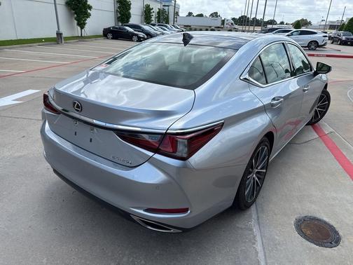 2022 Lexus ES 350 Base