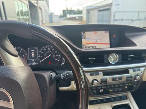 White 2017 Lexus ES 350 Base