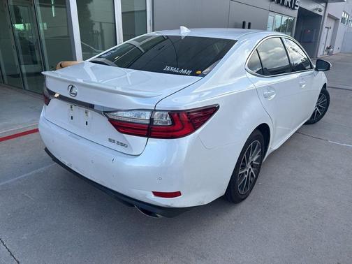 White 2017 Lexus ES 350 Base
