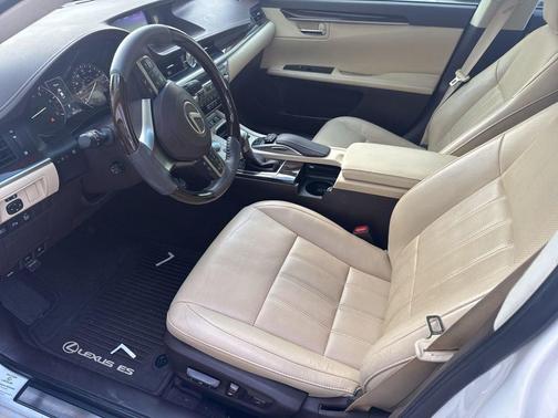 White 2017 Lexus ES 350 Base