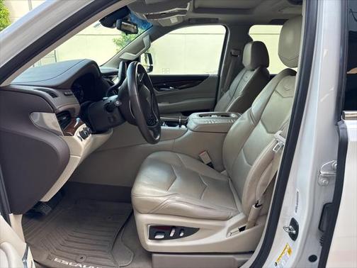2017 Cadillac Escalade Luxury