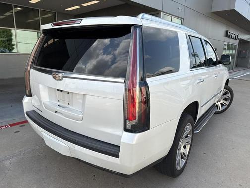 2017 Cadillac Escalade Luxury