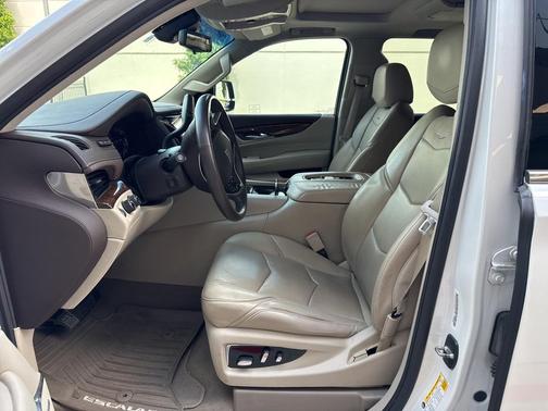 2017 Cadillac Escalade Luxury