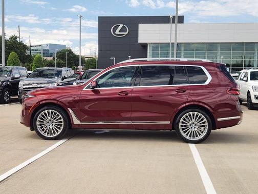 Red 2025 BMW X7 xDrive40i