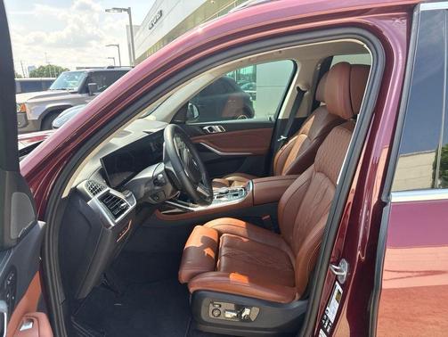 Red 2025 BMW X7 xDrive40i