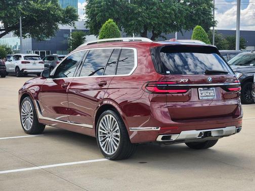 Red 2025 BMW X7 xDrive40i