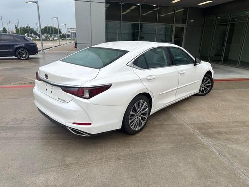 White 2019 Lexus ES 350 Base
