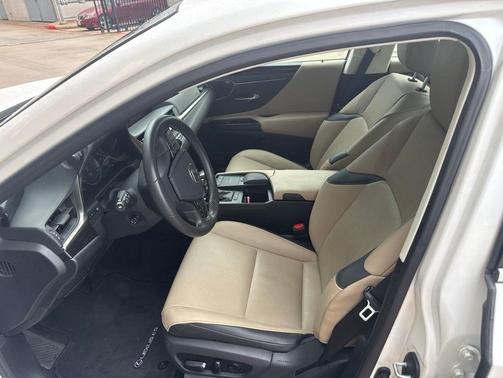 White 2019 Lexus ES 350 Base
