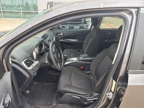 Granite Pearlcoat 2019 Dodge Journey SE