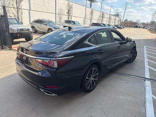 2025 Lexus ES 350 Base