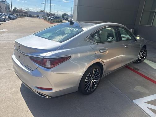 2025 Lexus ES 350 Base