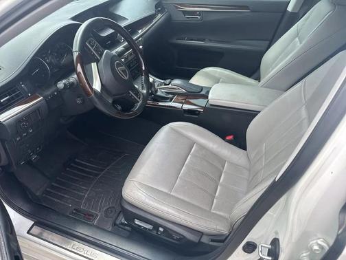 White 2018 Lexus ES 350 Base