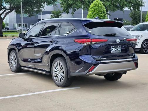 Blue 2022 Toyota Highlander Platinum