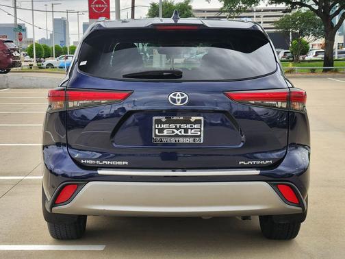 Blue 2022 Toyota Highlander Platinum