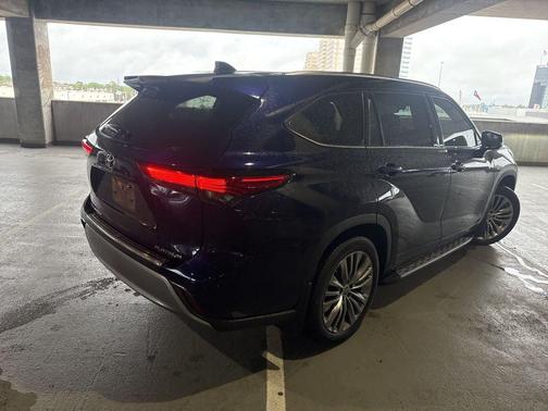 Blue 2022 Toyota Highlander Platinum