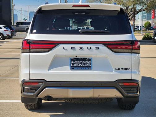 2025 Lexus LX 700h Overtrail