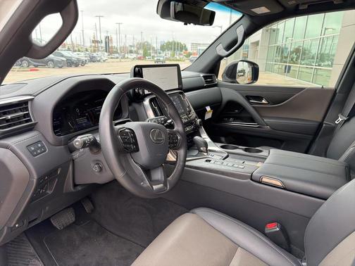 2025 Lexus LX 700h Overtrail