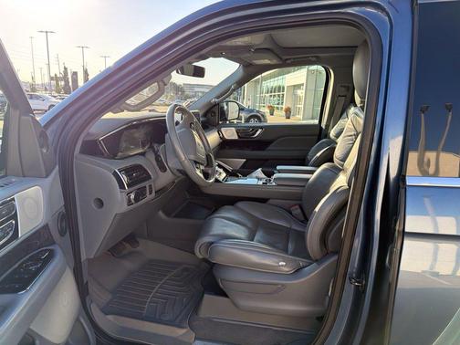 Blue Diamond Metallic 2019 Lincoln Navigator Reserve