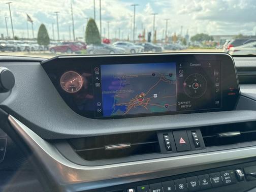 2021 Lexus ES 300h Ultra Luxury