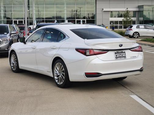 2021 Lexus ES 300h Ultra Luxury
