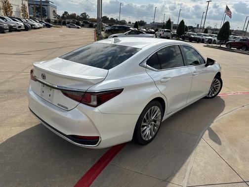 2021 Lexus ES 300h Ultra Luxury