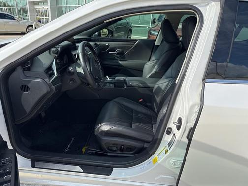 2021 Lexus ES 300h Ultra Luxury