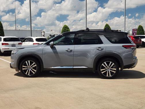 Boulder Gray Pearl 2023 Nissan Pathfinder Platinum