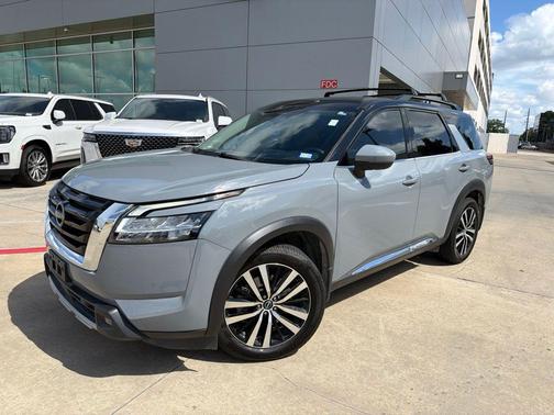 Boulder Gray Pearl 2023 Nissan Pathfinder Platinum