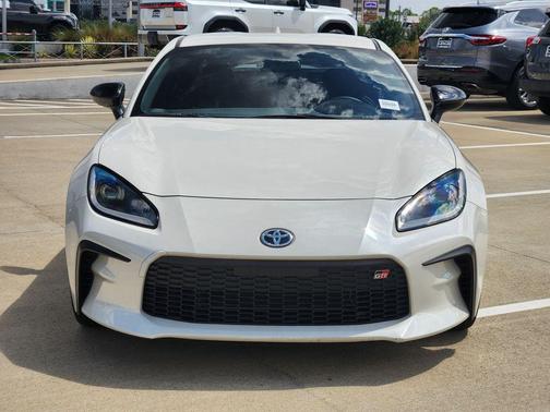 Halo 2024 Toyota GR86 Premium