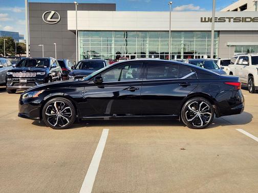 2023 Nissan Altima SR FWD