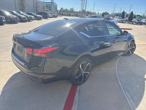 2023 Nissan Altima SR FWD