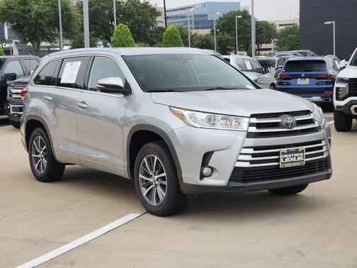 Silver 2018 Toyota Highlander XLE