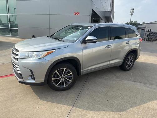 Silver 2018 Toyota Highlander XLE