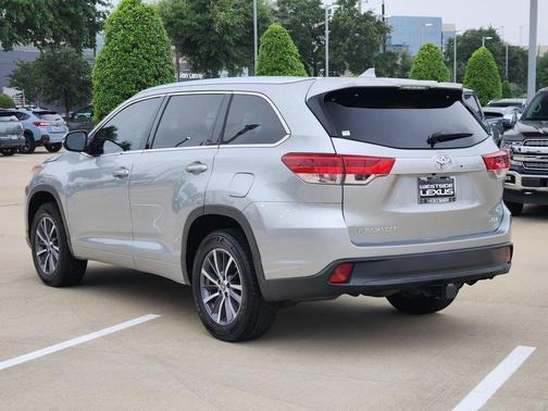 Silver 2018 Toyota Highlander XLE