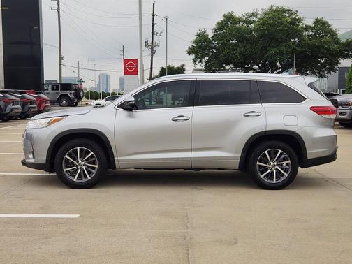 Silver 2018 Toyota Highlander XLE