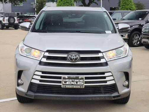 Silver 2018 Toyota Highlander XLE