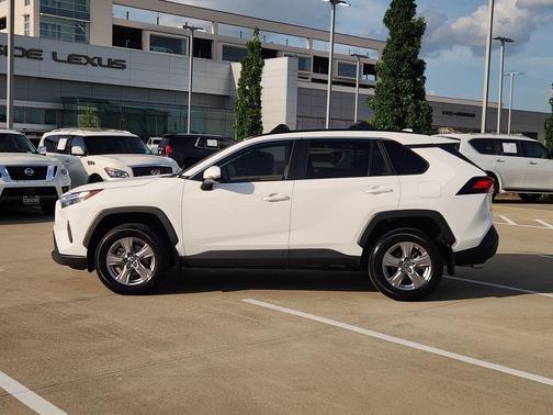 Ice Cap 2023 Toyota RAV4 XLE