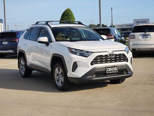 Ice Cap 2023 Toyota RAV4 XLE