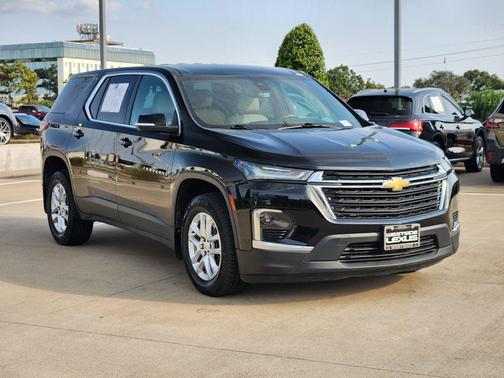 Mosaic Black Metallic 2023 Chevrolet Traverse LS