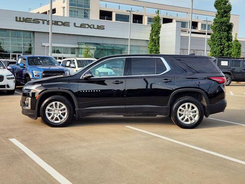 Mosaic Black Metallic 2023 Chevrolet Traverse LS