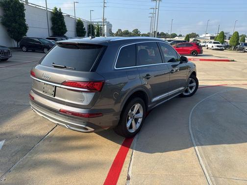 2021 Audi Q7 45 Premium