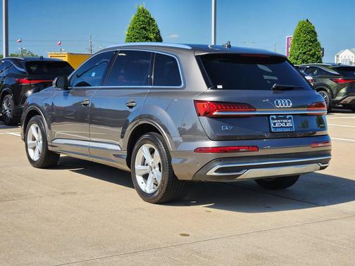 Samurai Gray Metallic 2021 Audi Q7 45 Premium