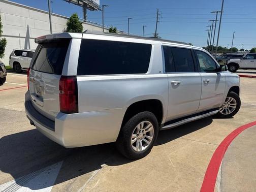 Gray 2018 Chevrolet Suburban LT