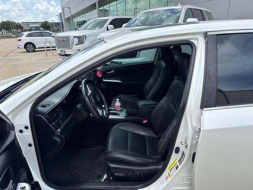 Blizzard Pearl 2014 Toyota Camry SE