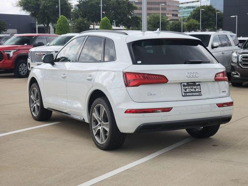 White 2019 Audi Q5 2.0T Premium Plus