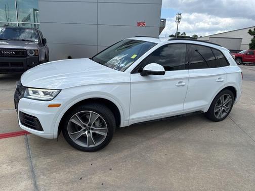White 2019 Audi Q5 2.0T Premium Plus