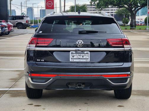 Deep Black 2020 Volkswagen Atlas Cross Sport 3.6L V6 SE w/Technology