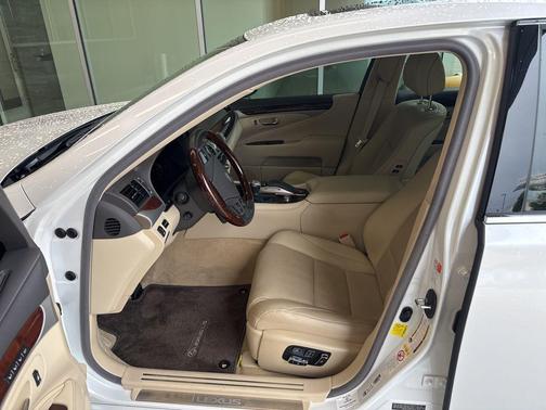 White Pearl 2017 Lexus LS 460 Base